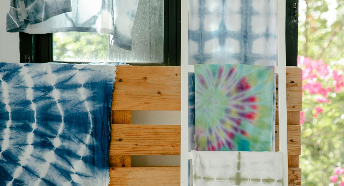 Látky obarvené přírodními barvivy – technika shibori